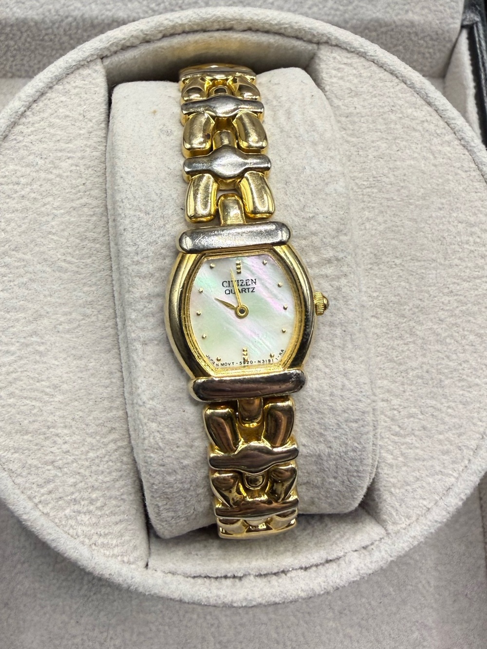 Citizen Womens Gold Mother Pearl Oval Quartz Watch 18.5mm 5920 New Battery 6.5in